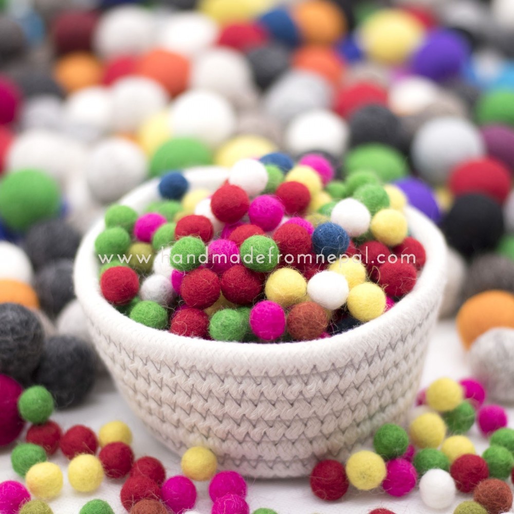 10 Jumbo Felt Balls - 4CM Wool Felt Balls - 100% Wool Felt Balls -  (4cm/40mm) - Big Wool Felt Balls - Big Felted Balls - Wool Felt Pom Poms