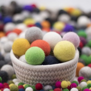 4 cm felt ball